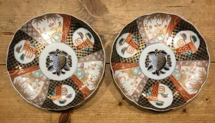 Twee antieke Arita porseleinen schalen met pijnboom, bamboe, Antiek en Kunst, Antiek | Overige Antiek