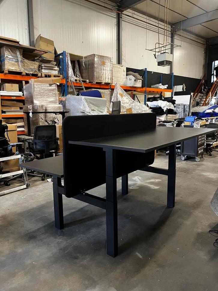 Elektrisch Verstelbaar Duo Bureau - Ahrend, Huis en Inrichting, Bureaus, Stabureau, Zo goed als nieuw, Elektrisch, In hoogte verstelbaar