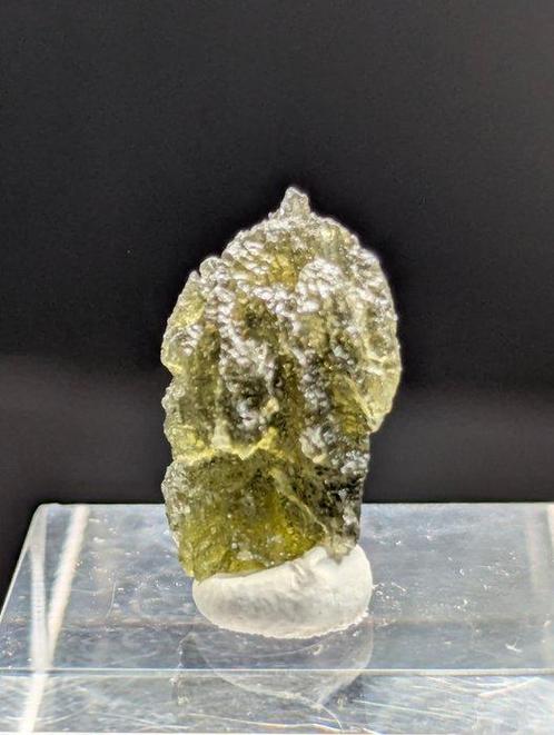 Moldaviet 9 CT - Prachtige Natuurlijke Vorm en Structuur. -, Verzamelen, Mineralen en Fossielen