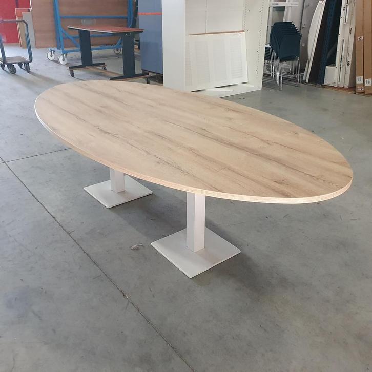 Pedrali ovale vergadertafel met NIEUW blad - 240x120 cm, Zakelijke goederen, Kantoor en Winkelinrichting | Kantoormeubilair en Inrichting