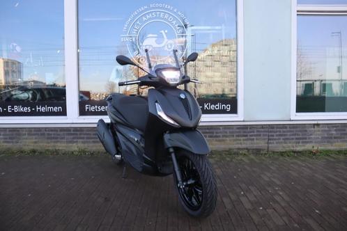 Piaggio Beverly 400 Black 2024 Edition  slechts 2840km!, Motoren, Motoren | Piaggio, Scooter, 1 cilinder, 12 t/m 35 kW