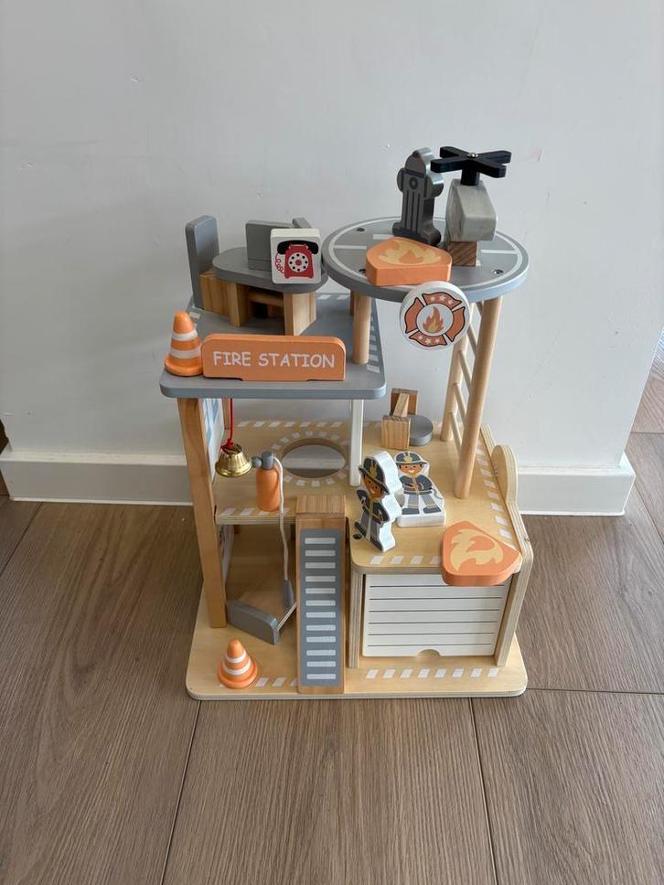 Houten BrandweerKazerne Kids, Kinderen en Baby's, Speelgoed | Houten speelgoed, Zo goed als nieuw