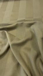 Gestreepte stof met een mat-glanzend effect in salviagroen -