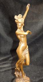 sculptuur, Fraai Sculptuur van Naakte vrouw in Art Nouveau