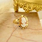 22 Krt. Vintage gouden ring met camee (klassiek, geelgoud), Goud, Met edelsteen, Gebruikt, 17 tot 18