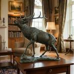 sculptuur, Large Deer on a Rock - 18 kg - 75 cm - Brons, Antiek en Kunst