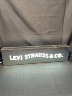 Levi Strauss & Co - Lichtbak - Metaal, Antiek en Kunst