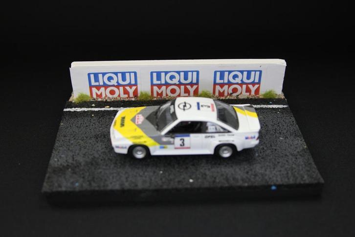 Diorama circuit met muur 1:43 Liqui Moly, Hobby en Vrije tijd, Modelbouw | Figuren en Diorama's, 1:35 tot 1:50, Nieuw, Diorama