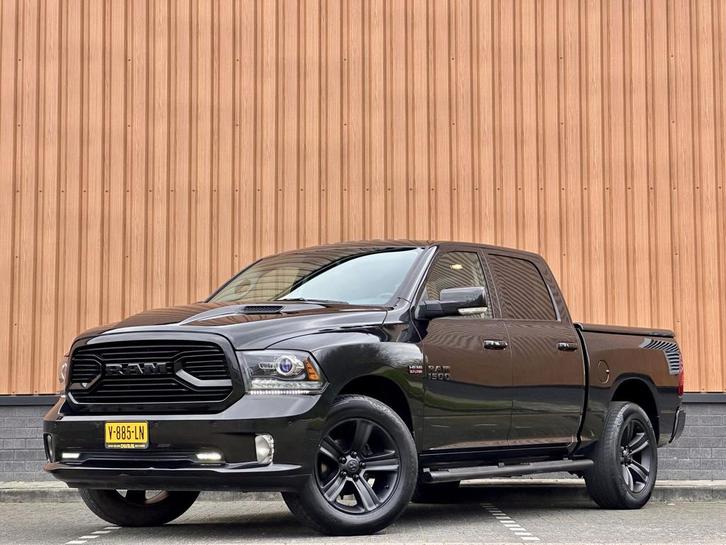 Dodge Ram 1500 5.7 V8 4x4 Quad Cab 64 Sport, Auto's, Bestelauto's, Lease, Zwart, Automaat, Overige kleuren, Financial lease, Leder