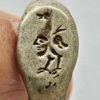 Griek-Bactrisch Zilver Ring met mythische vogel intaglio -