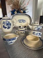 Maastricht - Tafelservies voor 12 (42) - vlinder - Creamware