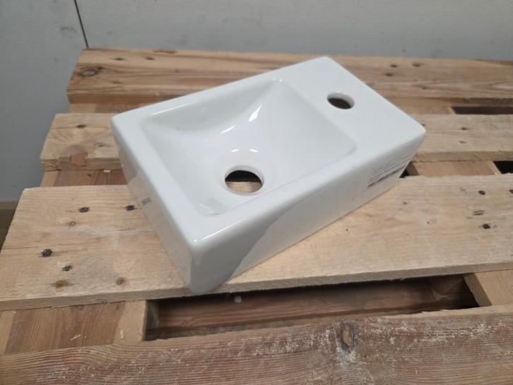 Mini Fontein Plieger 30 x 18 cm Keramiek Glans Wit (kraangat, Doe-het-zelf en Verbouw, Sanitair, Bad, Nieuw, Ophalen of Verzenden