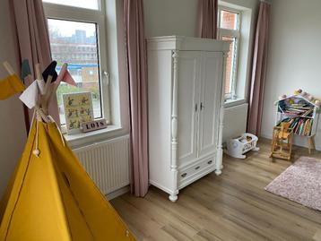 1000st. Antieke kindermeubels, kast, commode alles in kleur beschikbaar voor biedingen