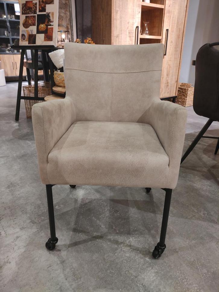 Luxe, beige eetkamerstoel met armleuningen, Huis en Inrichting, Fauteuils, Minder dan 75 cm, Nieuw, 50 tot 75 cm, Ophalen of Verzenden