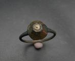 medieval period: beautiful bronze ring with a stone (Zonder, Sieraden, Tassen en Uiterlijk, Antieke sieraden