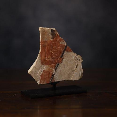 Het oude Egypte, een kalksteenfragment met een zeeman in een, Verzamelen, Mineralen en Fossielen
