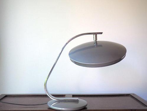 Luis Perez de la Oliva - Tafellamp - 520c - Staal, Antiek en Kunst, Antiek | Lampen