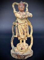 Zeldzame Bewaker van het Dharma in een lotus-vegetale, Antiek en Kunst