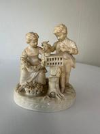 After Höchst - Beeldje - Decorating a Birdhouse -, Antiek en Kunst, Antiek | Glas en Kristal