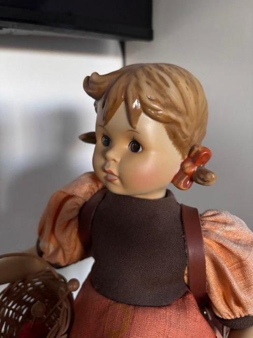 Goebel - Beeldje - Hout, Leder, Metaal, Porselein, Textiel,, Antiek en Kunst, Curiosa en Brocante