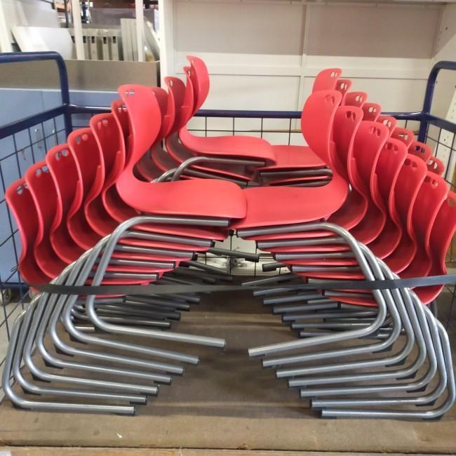 Ahrend hufterproof stapelstoel schoolstoel - rood kunststof, Huis en Inrichting, Stoelen, Gebruikt