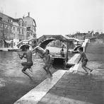 Cameraphoto Epoche/Vittorio Pavan - Giovani veneziani fanno