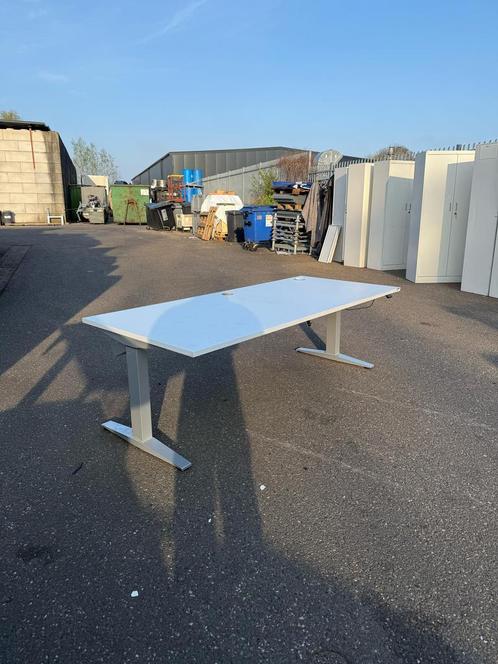 Herman Miller Zit Sta Bureau - Nieuwprijs Meer Dan 1000 Euro, Huis en Inrichting, Bureaus, Stabureau, Zo goed als nieuw, Elektrisch