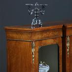 Credenza vitrine met 3 beglaasde deuren ca 1870 notenhouten, Antiek en Kunst, Antiek | Meubels | Kasten, Ophalen of Verzenden