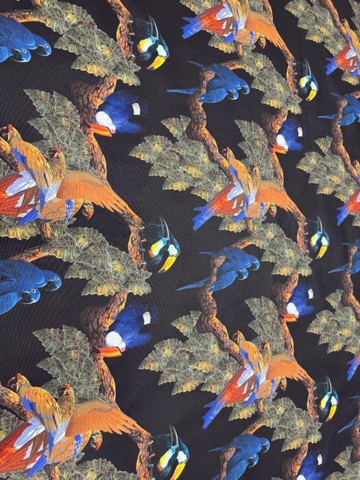 Betoverd tropisch bos – woontextiel met papegaaien en, Antiek en Kunst, Antiek | Kleden en Textiel