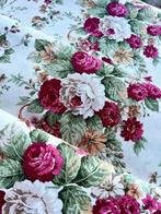 Groot stuk bloemenprintstof voor wanddecoratie of kleding, -