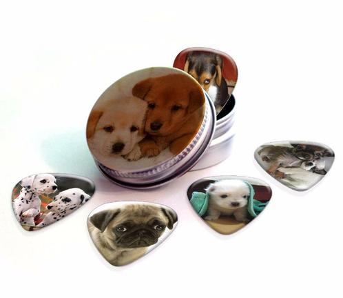 Blikje + plectrums met afbeelding van een puppy hond, Verzamelen, Overige Verzamelen, Nieuw, Ophalen of Verzenden