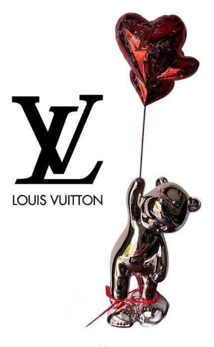 ≥ Vanessa Fodera (1981) – Louis Vuitton – Love bear LV — Kunst …
