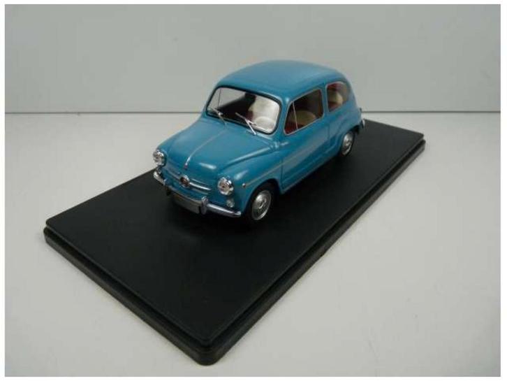 GSDCCmag 00024FI600blue 1/24 1960 Fiat 600D, blue (Personen), Hobby en Vrije tijd, Modelbouw | Figuren en Diorama's, Nieuw, Ophalen of Verzenden