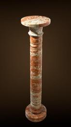 Kolom - 1940-1950 - Capitello van rood marmer