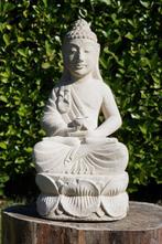 Statua Buddha Seduto con giara con Foglie di Loto -