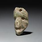 Mixteken, Mexico Jade Hanger in de vorm van een masker. 800