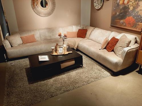 Hoekbank Adele **SHOWROOMMODEL**, Huis en Inrichting, Banken | Bankstellen, Nieuw, Stof