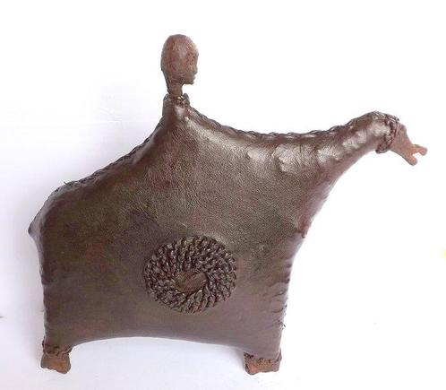 Collectible large heavy bronze leather-wrapped Kotoko, Antiek en Kunst, Kunst | Niet-Westerse kunst