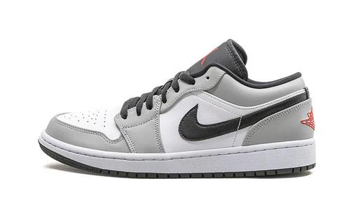 Jordan 1 Low Light Smoke Grey - maat 35.5 (Sneakers), Kleding | Dames, Schoenen, Sneakers of Gympen, Grijs, Nieuw, Verzenden