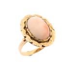 18 Krt. gouden ring gezet met angel skin koraal (geelgoud), Gebruikt, Overige kleuren, Ophalen of Verzenden, Kleiner dan 17