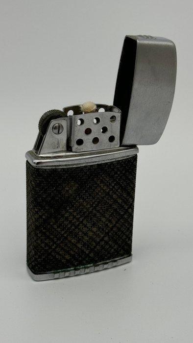 Verona - Pat, Nº434578 Nº434579 *Rare Lighter 50s* - Zonder, Verzamelen, Rookartikelen, Aanstekers en Luciferdoosjes