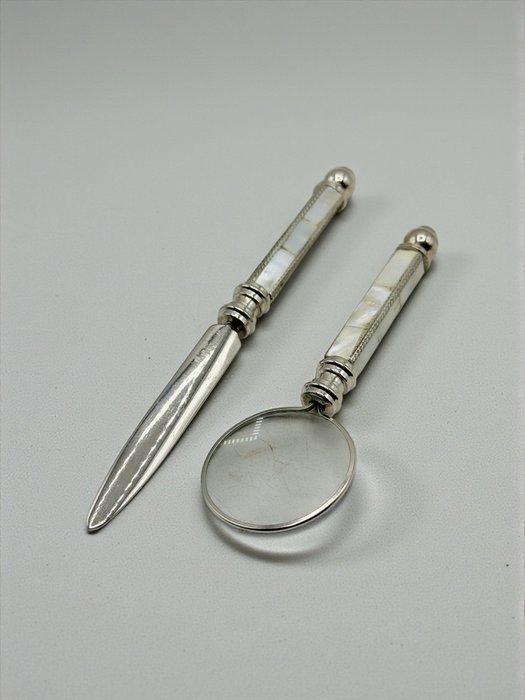 Decoratief ornament (2) - Frankrijk - Vergrootglas en, Antiek en Kunst, Curiosa en Brocante