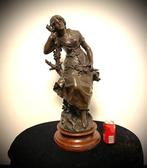 Auguste Moreau (1834-1917) - XXL - sculptuur, Elegante Dame