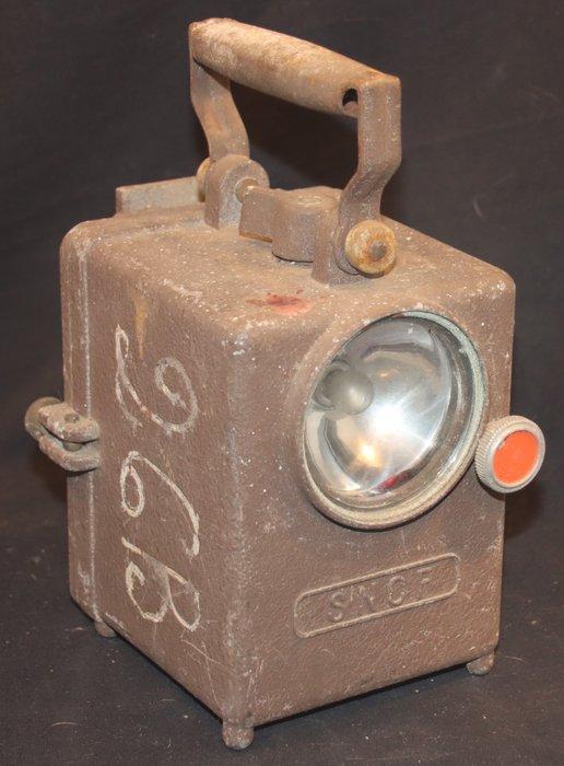 S.N.C.F. - Lantaarn (2) - Aluminium, Antiek en Kunst, Antiek | Wandborden en Tegels