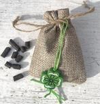 Jute zakje gevuld met puppy brokjes en houten gelukspoppetje, Dieren en Toebehoren, Verzenden, Nieuw