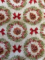 Elegante kerststof met dennenkransen en strikken - Textiel -, Diversen, Kerst, Nieuw