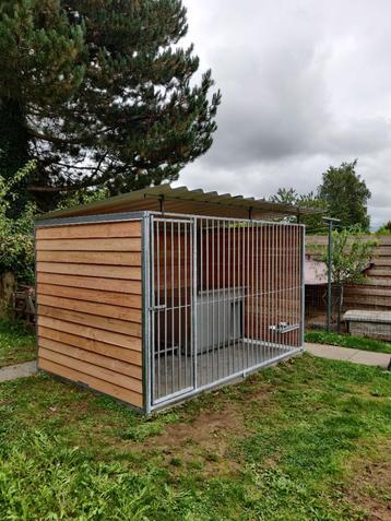 Complete Douglas hondenkennels ren kennel beschikbaar voor biedingen