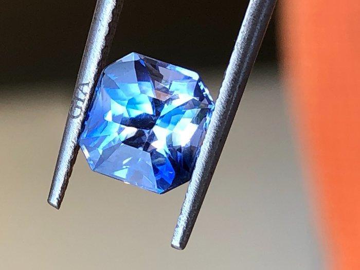 1 pcs Blauw Saffier - 2.40 ct - Gemological Institute of, Sieraden, Tassen en Uiterlijk, Edelstenen