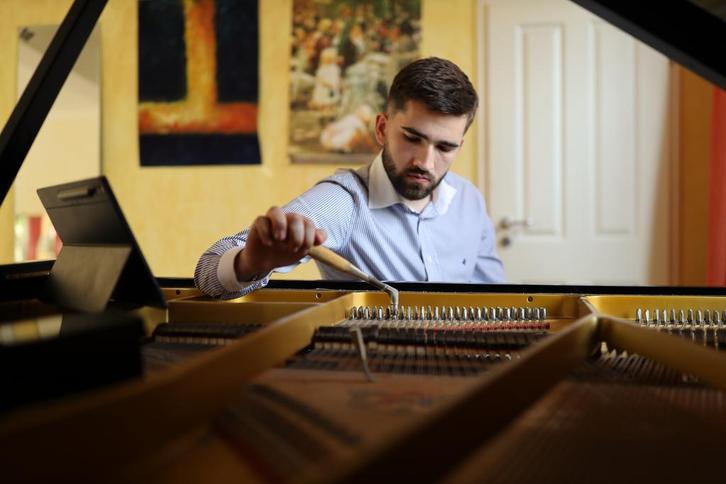 Piano tuning in Amsterdam – careful and professional service, Diensten en Vakmensen, Muziekles en Zangles