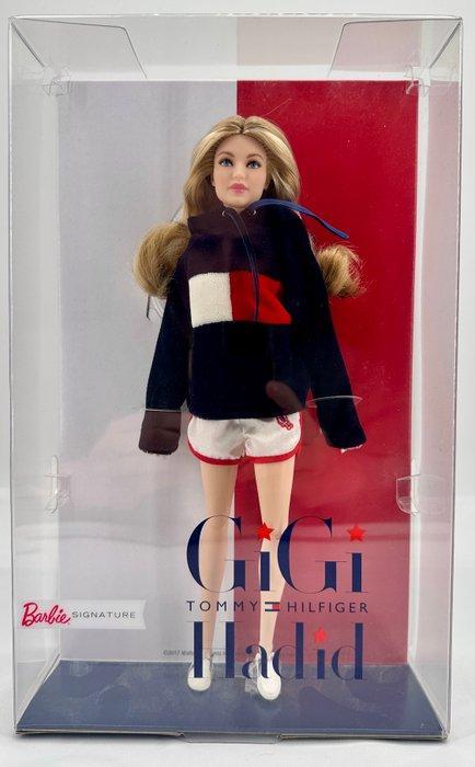 Mattel - Barbiepop Gigi Hadid & Tommy Hilfiger Collaboration, Antiek en Kunst, Antiek | Speelgoed